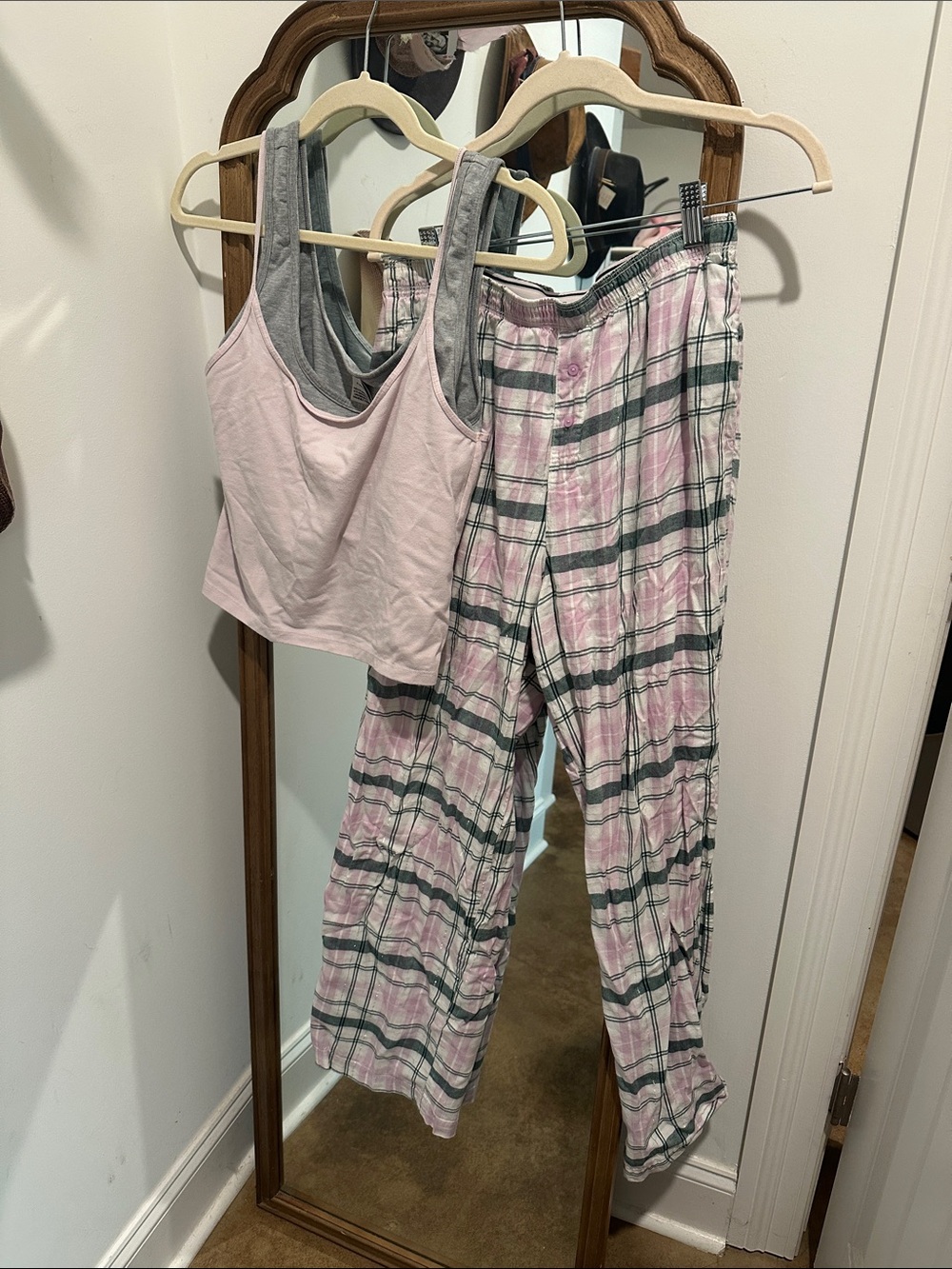 Victoria’s Secret pink Women’s Pink & Gray Tank and Plaid Pajama Pant Set med